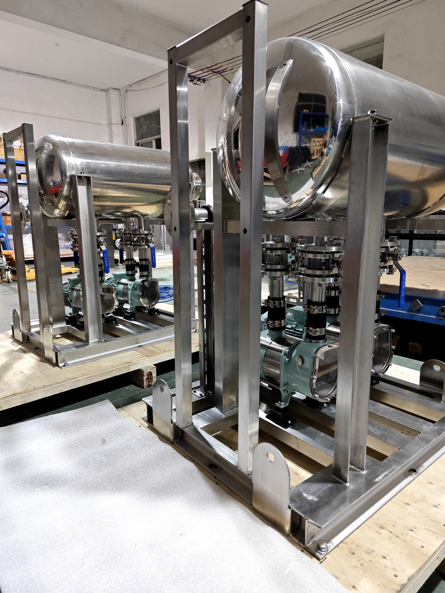 HZT029015001-15MBD 125L Vacuum Station Side View