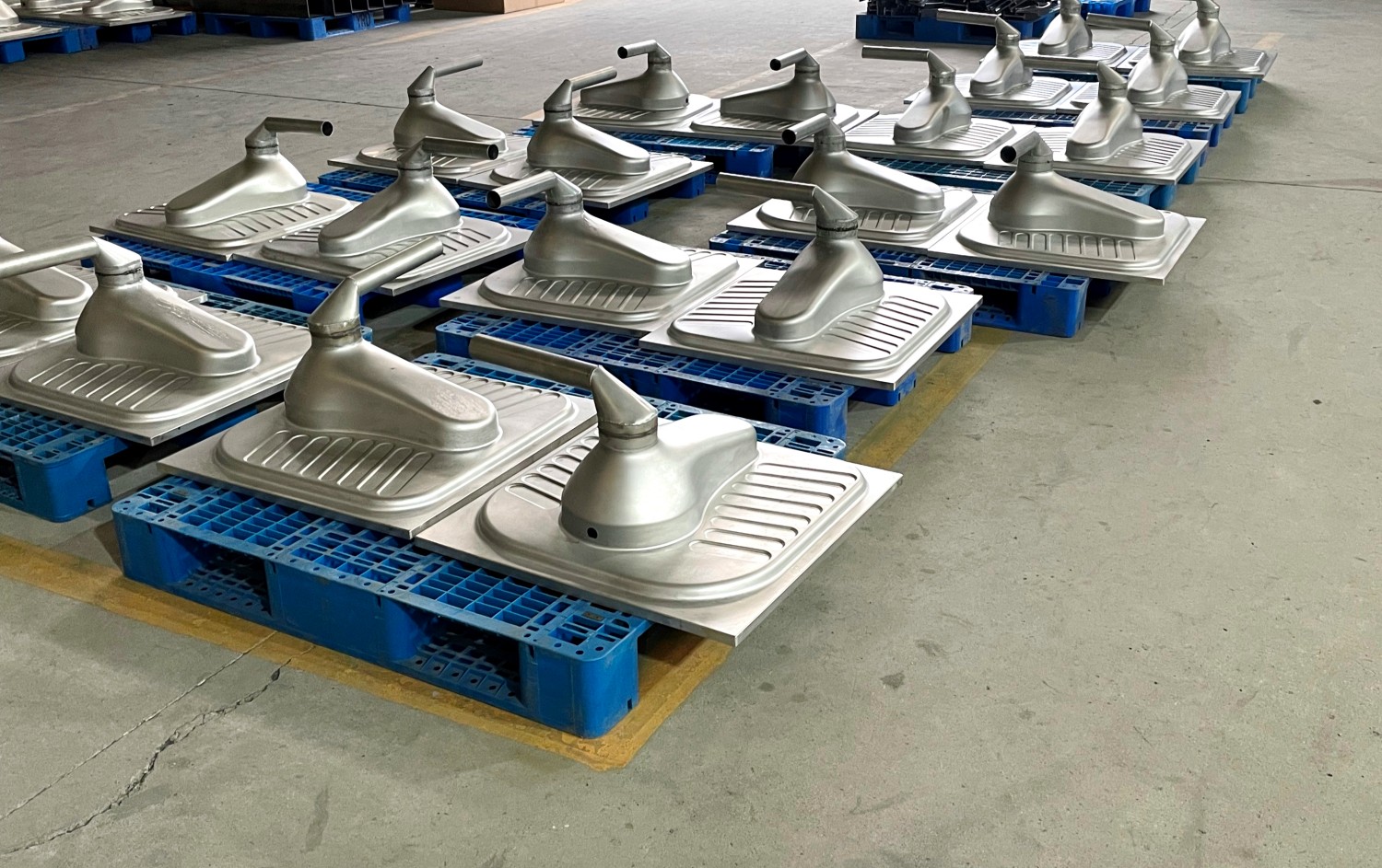 HZT066500100 Vacuum Squat Toilet Bottom Outlet View φ50 Connection